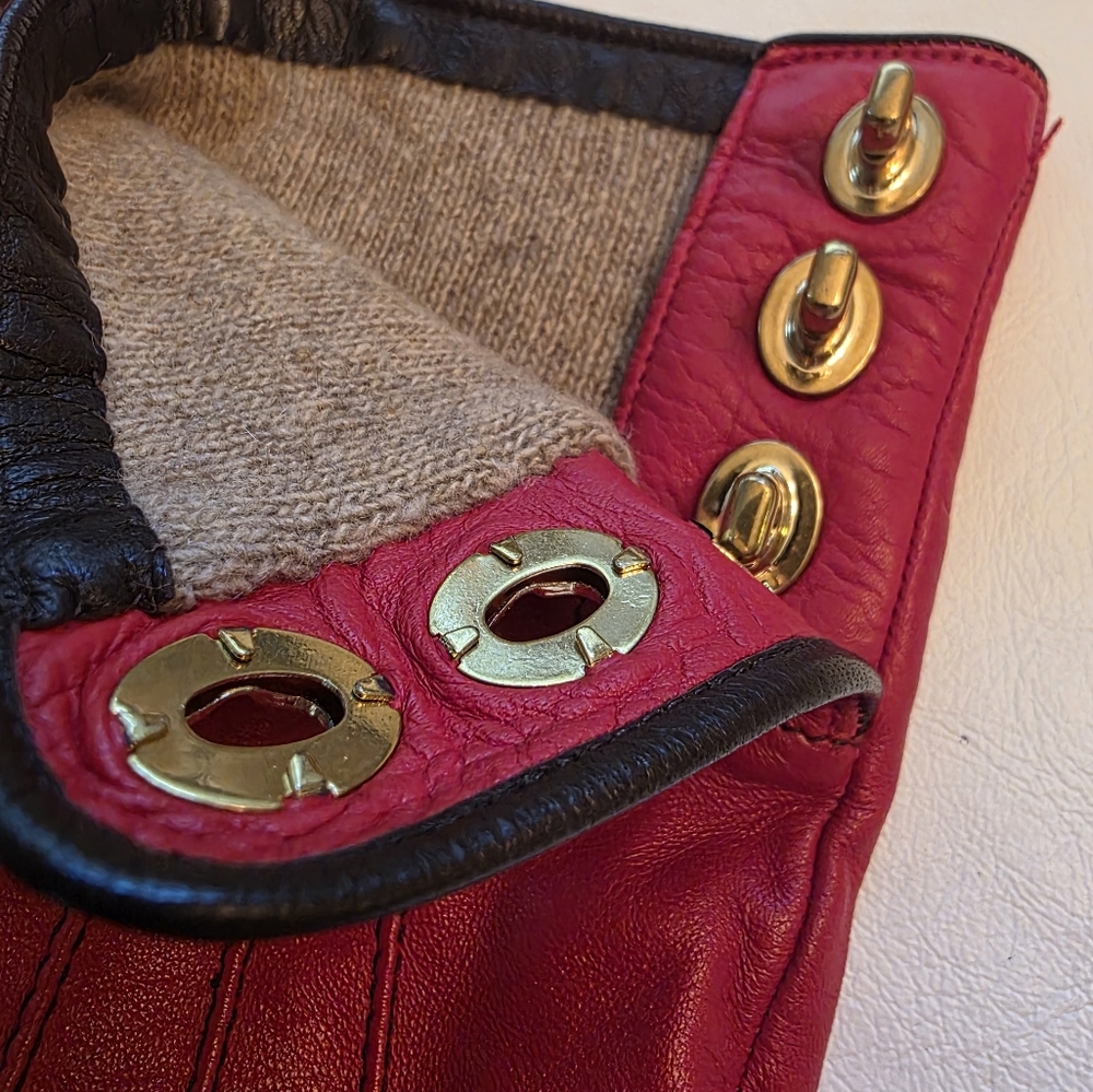 Elegant Red Coach Leather Gloves with Gold Buttons - Picture 3 of 14